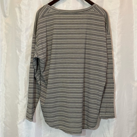 Athleta Black & White Striped Long Sleeve Top – Women’s XLT – High Low Hem - Picture 6 of 7